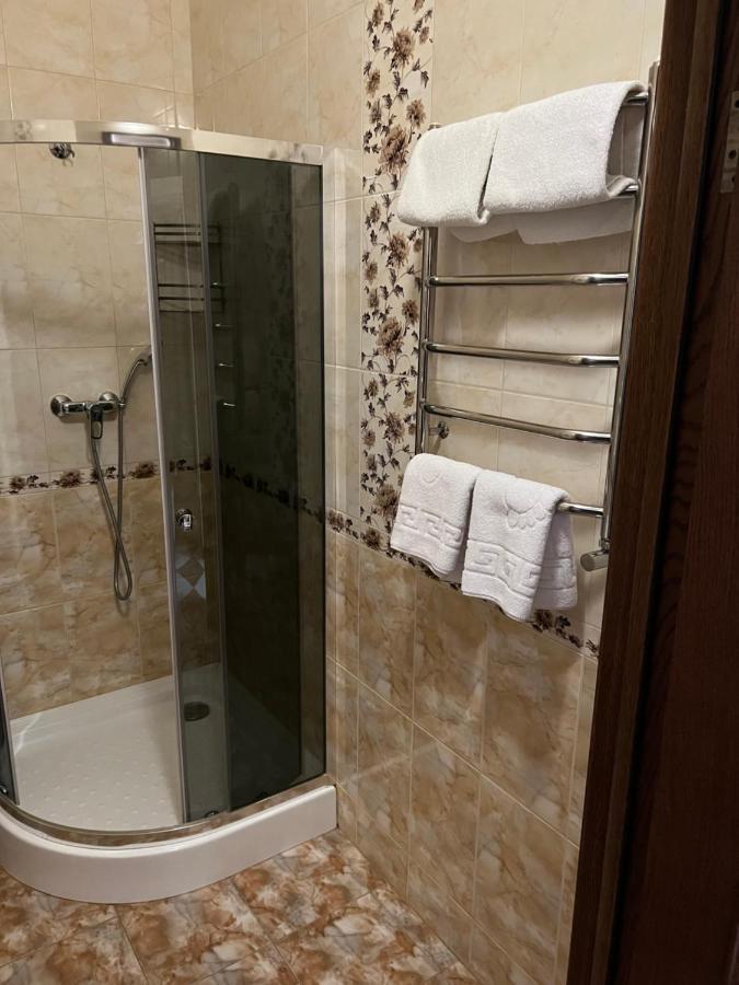 Гостиный Двор Надежда Hotel Khlibodarske Buitenkant foto