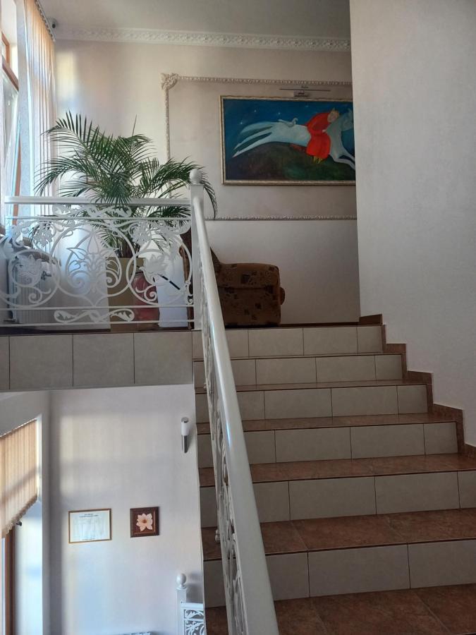 Гостиный Двор Надежда Hotel Khlibodarske Buitenkant foto